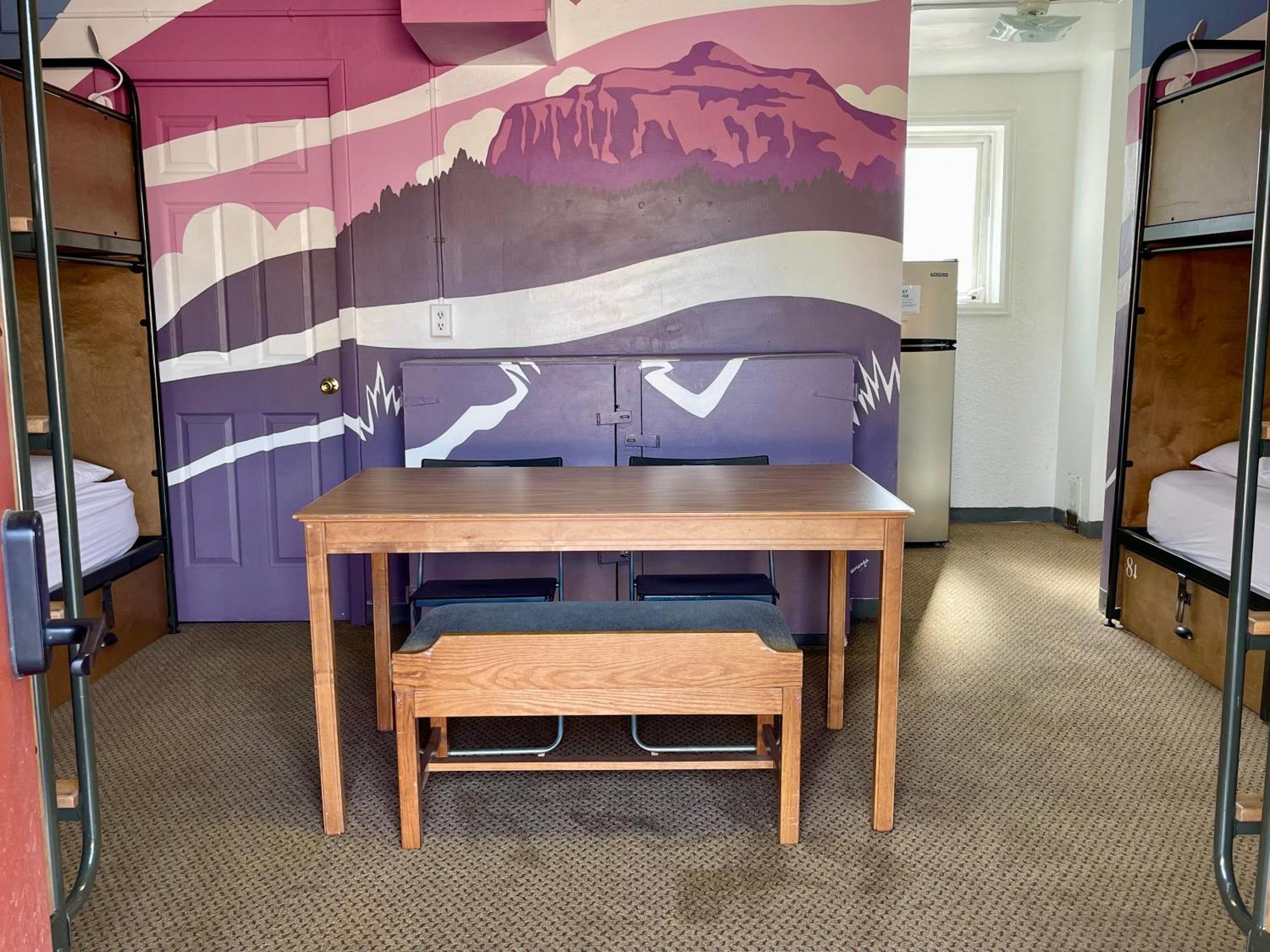 Rad Hostel Колорадо-Спрингс Экстерьер фото