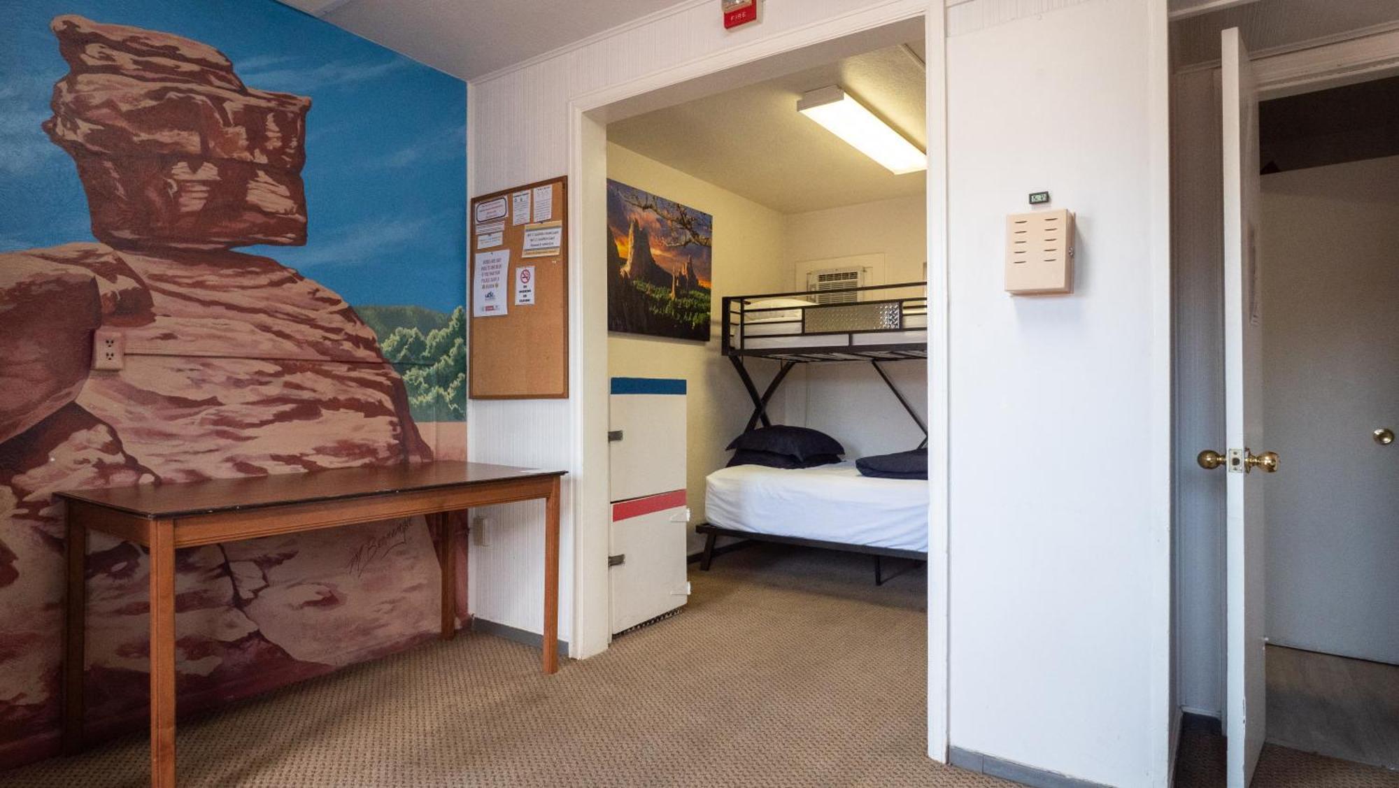 Rad Hostel Колорадо-Спрингс Экстерьер фото